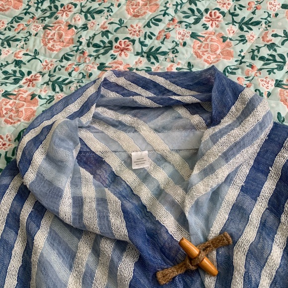 SOLD Shawl/poncho - Picture 5 of 9